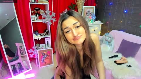 Emiliya online show from December 19, 5:18 am