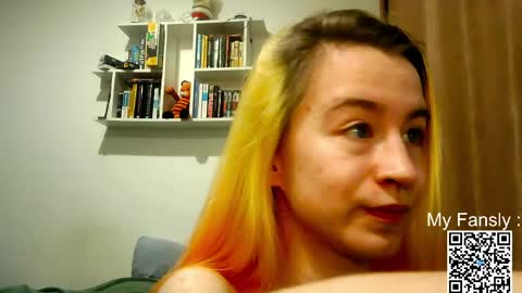 Snapshot of emilly_20 chatting on May 10, 8:47 pm Emily online show from May 10, 8:47 pm