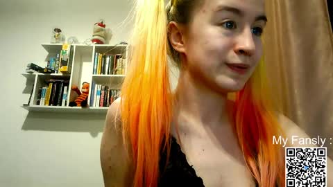 Snapshot of emilly_20 chatting on May 11, 8:50 pm Emily online show from May 11, 8:50 pm