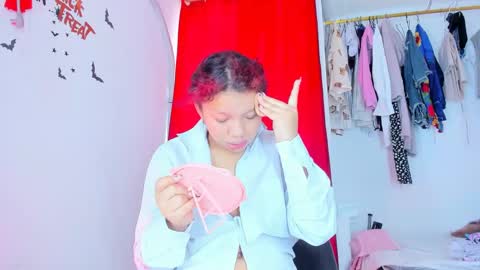 Snapshot of emilly_coper18 chatting on November 1, 1:24 pm emily online show from November 1, 1:24 pm