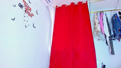 Snapshot of emilly_coper18 chatting on November 3, 6:42 pm emily online show from November 3, 6:42 pm