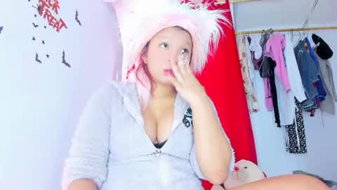 Snapshot of emilly_coper18 chatting on November 4, 1:54 pm emily online show from November 4, 1:54 pm