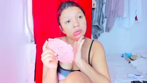 Snapshot of emilly_coper18 chatting on November 18, 1:26 pm emily online show from November 18, 1:26 pm