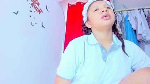 Snapshot of emilly_coper18 chatting on November 23, 1:33 pm emily online show from November 23, 1:33 pm