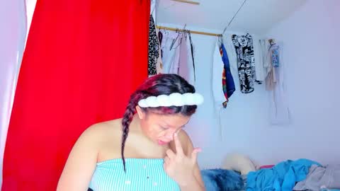 Snapshot of emilly_coper18 chatting on November 25, 1:44 pm emily online show from November 25, 1:44 pm