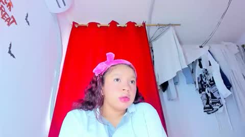 Snapshot of emilly_coper18 chatting on November 29, 2:09 pm emily online show from November 29, 2:09 pm