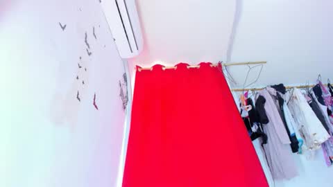 Snapshot of emilly_coper18 chatting on December 15, 2:32 pm emily online show from December 15, 2:32 pm