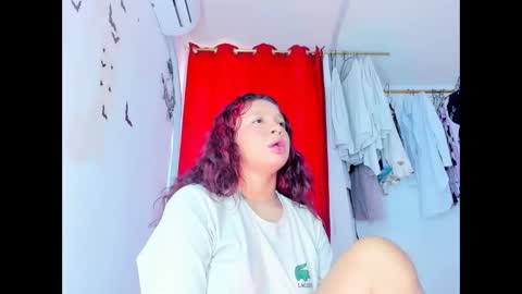 Snapshot of emilly_coper18 chatting on December 18, 2:45 pm emily online show from December 18, 2:45 pm