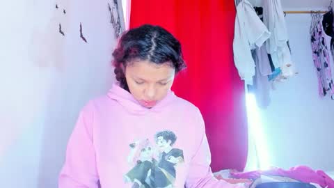 Snapshot of emilly_coper18 chatting on December 21, 1:51 pm emily online show from December 21, 1:51 pm