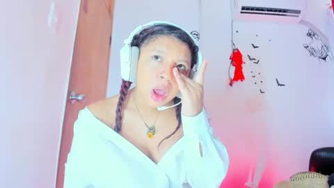 Snapshot of emilly_coper18 chatting on January 12, 1:27 pm emily online show from January 12, 1:27 pm