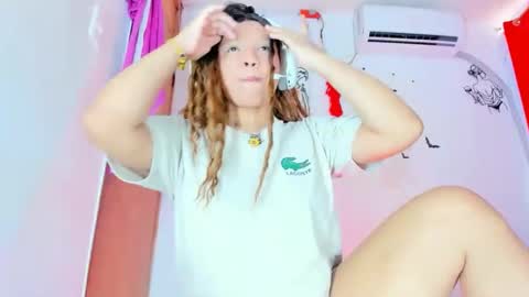 Snapshot of emilly_coper18 chatting on January 15, 3:05 pm emily online show from January 15, 3:05 pm