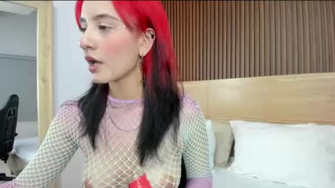 Snapshot of emilly_miracle chatting on August 6, 7:27 pm E M I L Y online show from August 6, 7:27 pm