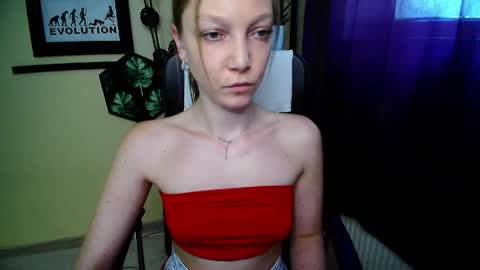 Snapshot of emilly_xkiss chatting on May 26, 12:45 pm Emilly online show from May 26, 12:45 pm