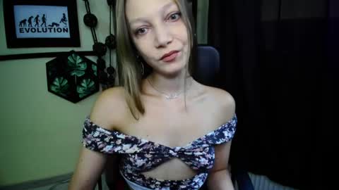 Emilly online show from July 19, 6:17 am