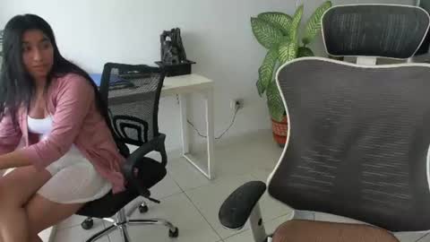 Emilly  online show from July 22, 3:48 pm