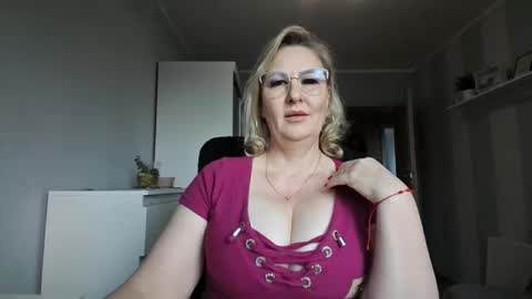 EmillyLove online show from March 10, 7:35 am