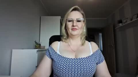 EmillyLove online show from March 11, 7:25 am