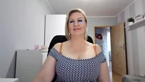 EmillyLove online show from March 28, 12:05 pm