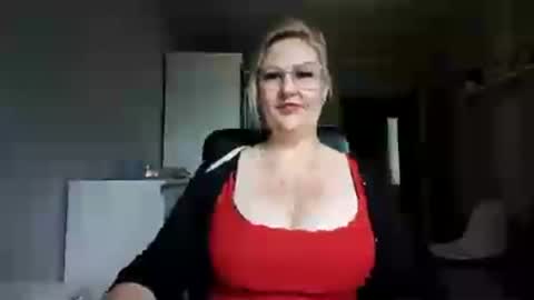 EmillyLove online show from June 16, 8:39 am