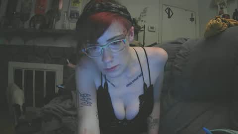 Snapshot of emily0903 chatting on September 18, 7:32 am Emily Love online show from September 18, 7:32 am