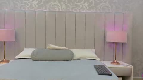 Snapshot of emily__stef chatting on June 16, 11:35 am EMILY online show from June 16, 11:35 am