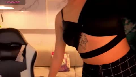 Snapshot of emily__tp chatting on February 28, 12:39 pm Emily tp 700am - 1400pm online show from February 28, 12:39 pm