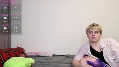 emily_and_ilumi online show from March 13, 9:43 pm