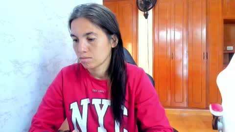 Snapshot of emily_and_soffy chatting on February 24, 12:03 pm Emily and Soffy online show from February 24, 12:03 pm