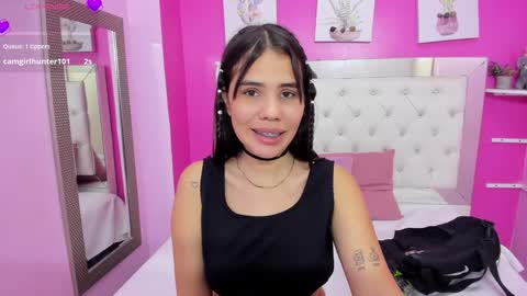 Snapshot of emily_beltonn chatting on February 2, 5:59 pm              online show from February 2, 5:59 pm