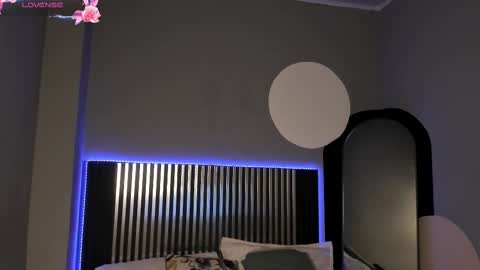 Snapshot of emily_beltonn chatting on October 9, 8:07 pm              online show from October 9, 8:07 pm