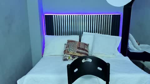 Snapshot of emily_beltonn chatting on October 23, 7:45 pm              online show from October 23, 7:45 pm