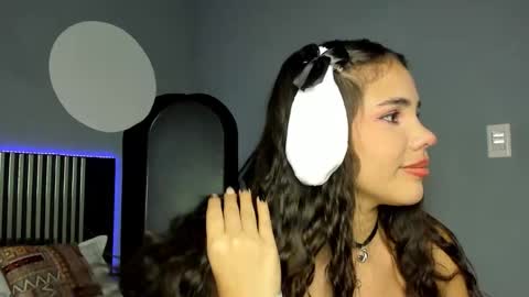 Snapshot of emily_beltonn chatting on October 27, 8:13 pm              online show from October 27, 8:13 pm