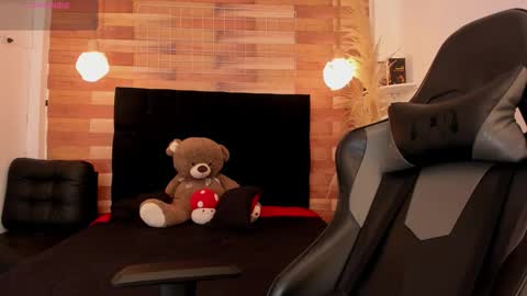 emily_brown04 online show from November 4, 11:09 am