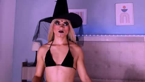 emily_castillo1_ online show from October 4, 5:27 am