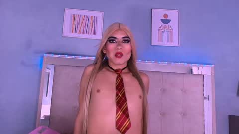 emily_castillo1_ online show from October 16, 5:08 am