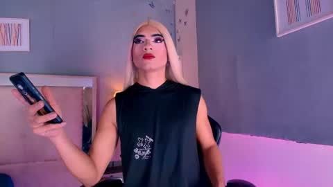 emily_castillo1_ online show from June 17, 5:21 am