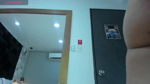 emily_clarkk_ online show from February 28, 8:43 pm