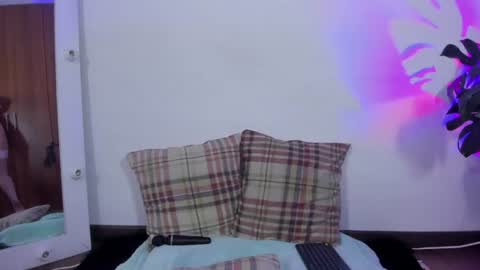 Snapshot of emily_cookk chatting on June 23, 6:22 am Emily online show from June 23, 6:22 am