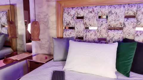 Snapshot of emily_dempsey chatting on February 12, 7:09 pm emily_dempsey online show from February 12, 7:09 pm