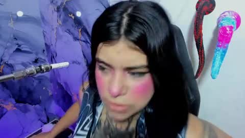 Snapshot of emily_evol chatting on June 11, 11:52 am emily_evol online show from June 11, 11:52 am