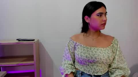 Snapshot of emily_fox_3 chatting on May 27, 7:00 pm emily fox 3 online show from May 27, 7:00 pm