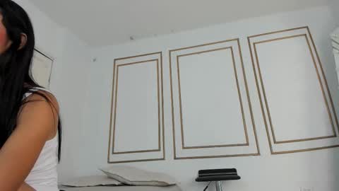 emily_gaviria1 online show from March 20, 12:10 pm