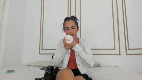 emily_gaviria1 online show from April 12, 12:10 pm