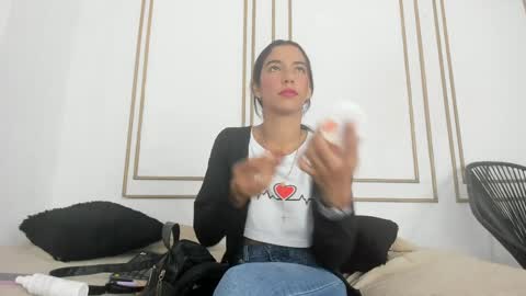 emily_gaviria1 online show from May 23, 12:09 pm