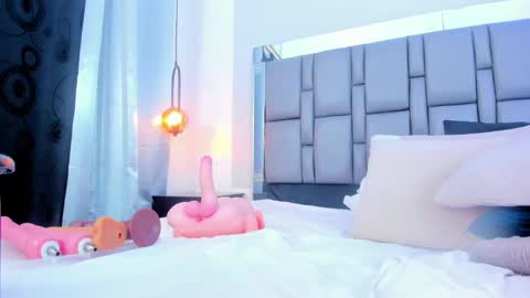 Emi  online show from January 21, 4:16 pm