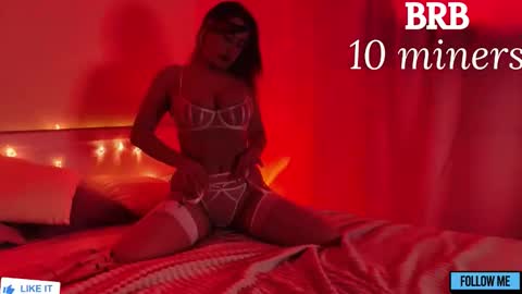 Snapshot of emily_gin chatting on October 1, 2:17 am EMILY online show from October 1, 2:17 am