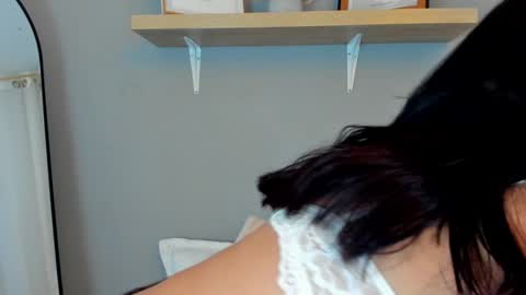 Snapshot of emily_haze chatting on January 28, 2:10 pm Emily online show from January 28, 2:10 pm
