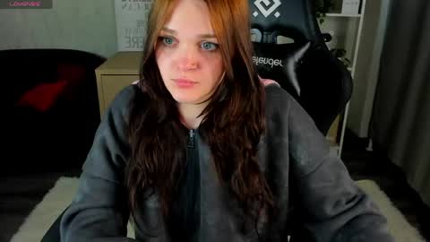 Snapshot of emily_hil11 chatting on May 4, 1:01 am Emily online show from May 4, 1:01 am