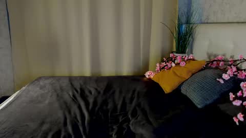 Snapshot of emily_hil11 chatting on May 22, 1:13 am Emily online show from May 22, 1:13 am