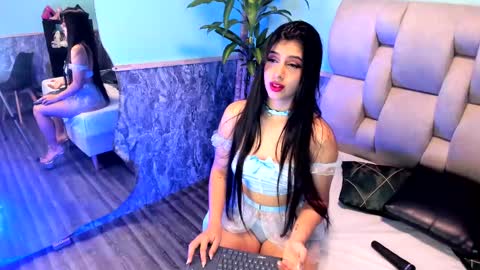 Snapshot of emily_jones3 chatting on February 13, 12:21 pm Emily online show from February 13, 12:21 pm